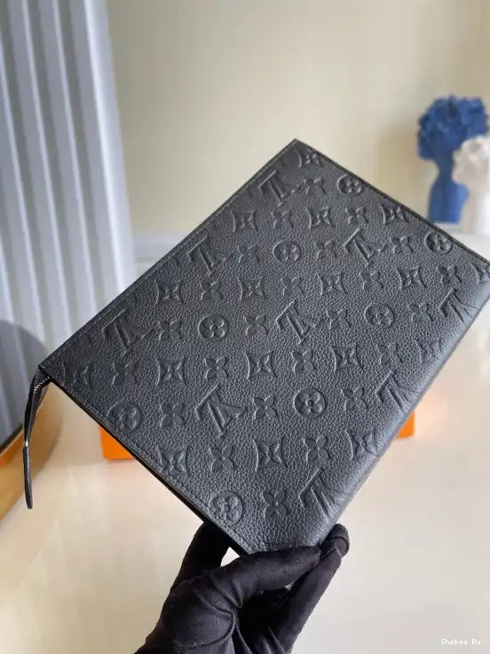 VUITTON LOUIS VOYAGE POCHETTE 0623